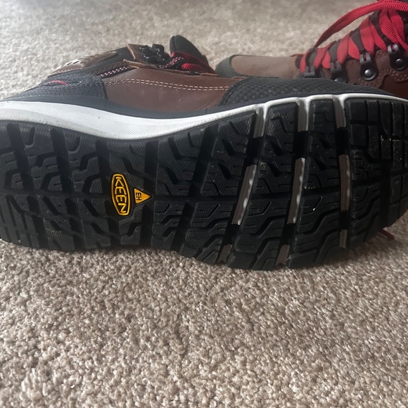 Men’s Keen Boots - Picture 2 of 2